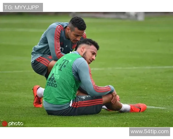 大将意外受伤痛苦离场XXX队核心泪洒赛场引发球迷心疼